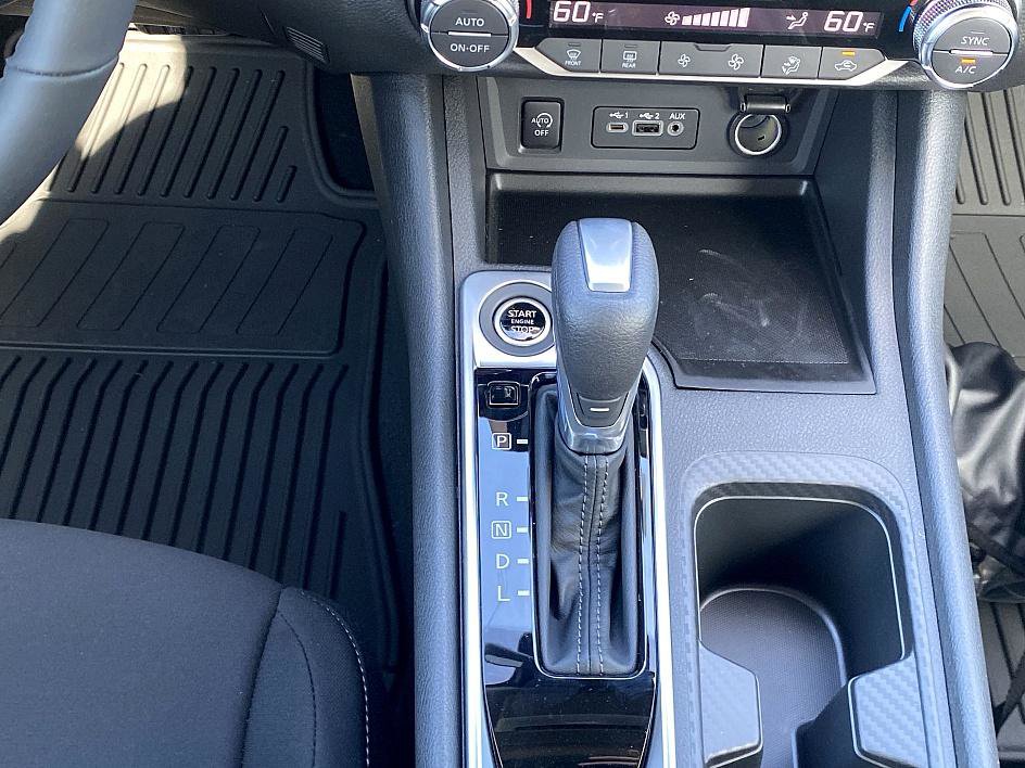 2025 Nissan Sentra SV photo 11
