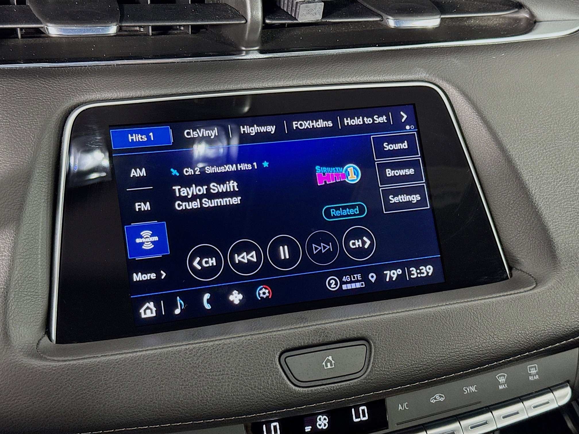 2022 Cadillac XT4 Premium Luxury photo 15