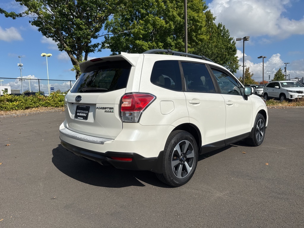 2017 Subaru Forester 2.5i Premium photo 4