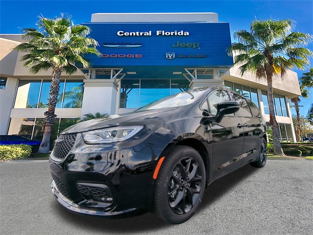 2026 Chrysler Pacifica Limited photo 4