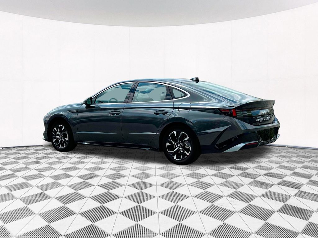 2024 Hyundai Sonata SEL photo 3