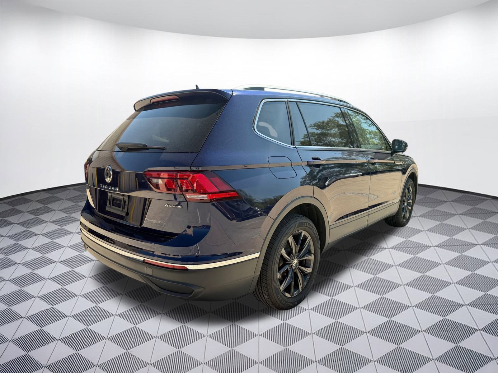 2024 Volkswagen Tiguan SE Wolfsburg Edition photo 8