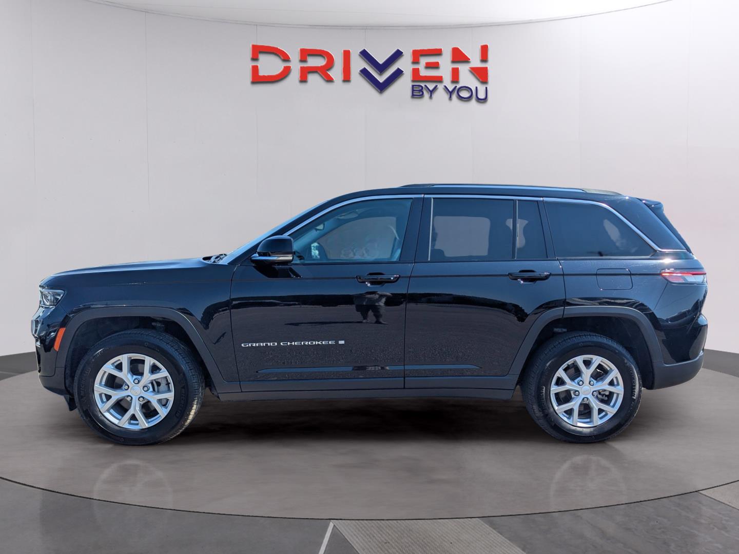 2024 Jeep Grand Cherokee Limited photo 4