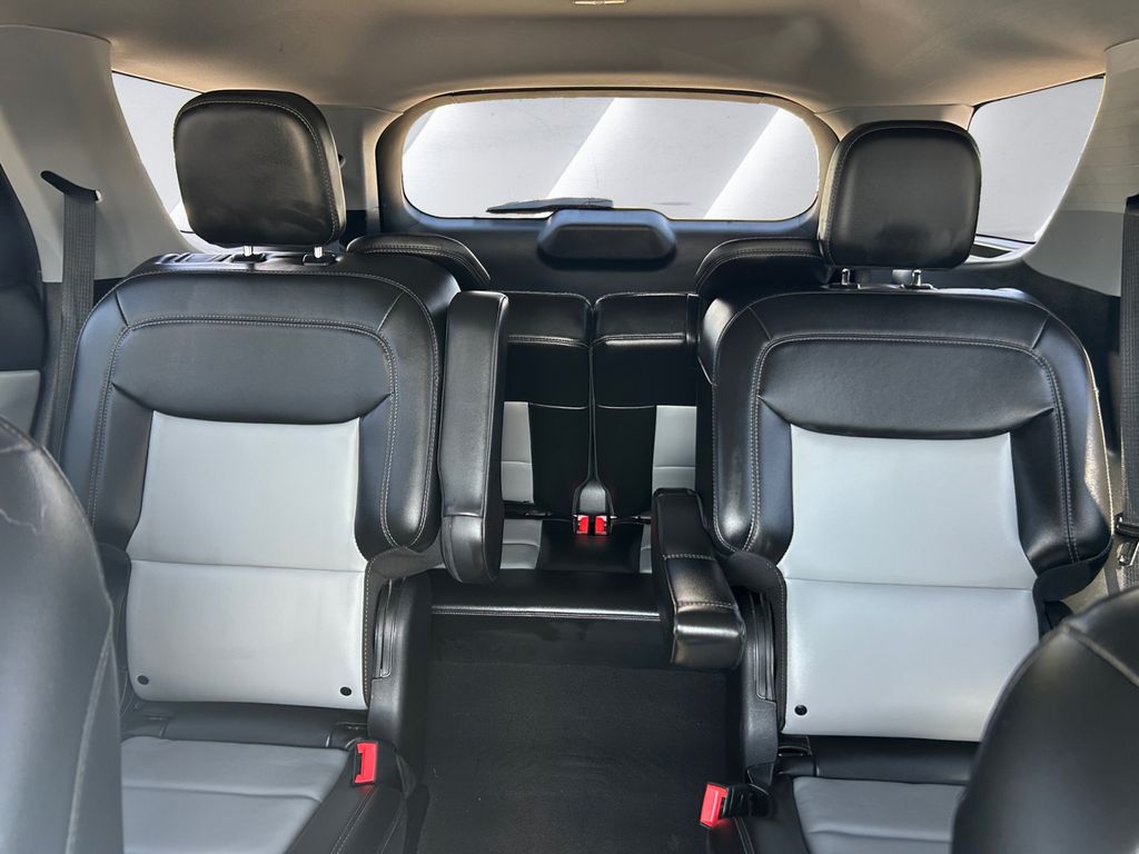 2022 Ford Explorer XLT photo 12