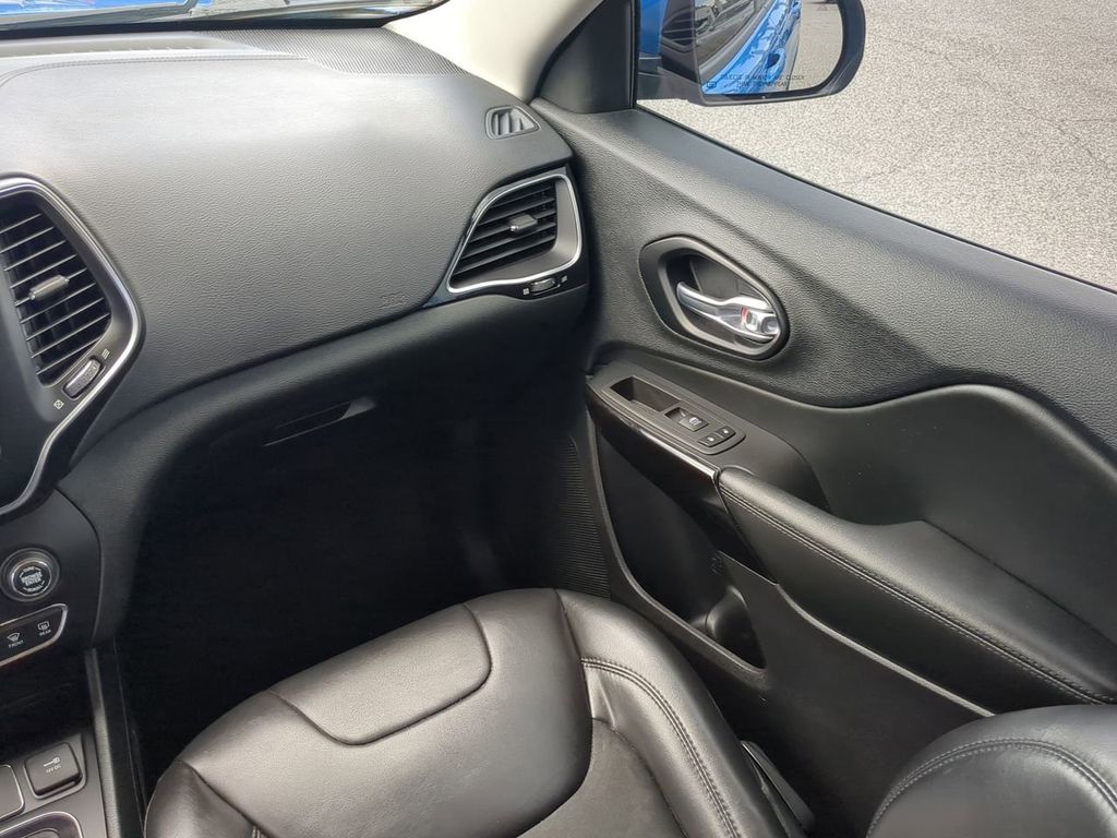 2021 Jeep Cherokee Altitude photo 16
