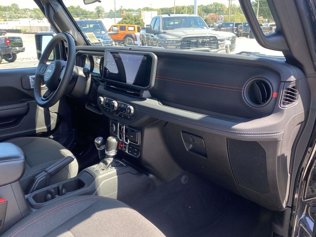 2024 Jeep Wrangler Rubicon photo 13