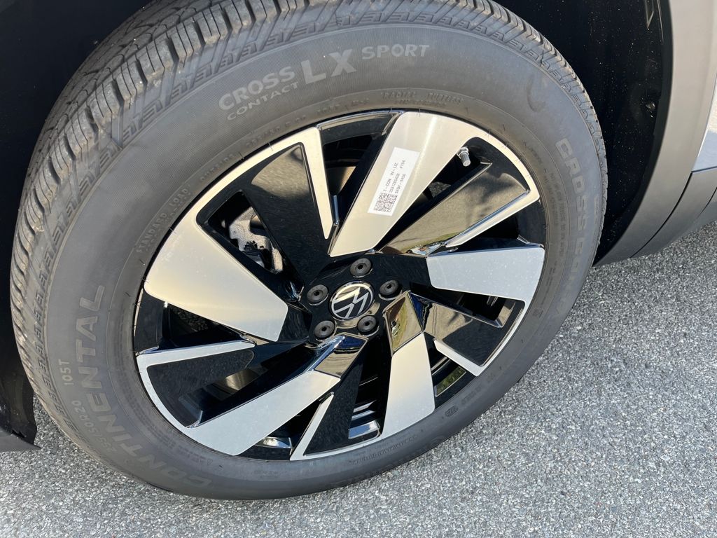 2026 Volkswagen Atlas Cross Sport SE Technology photo 2