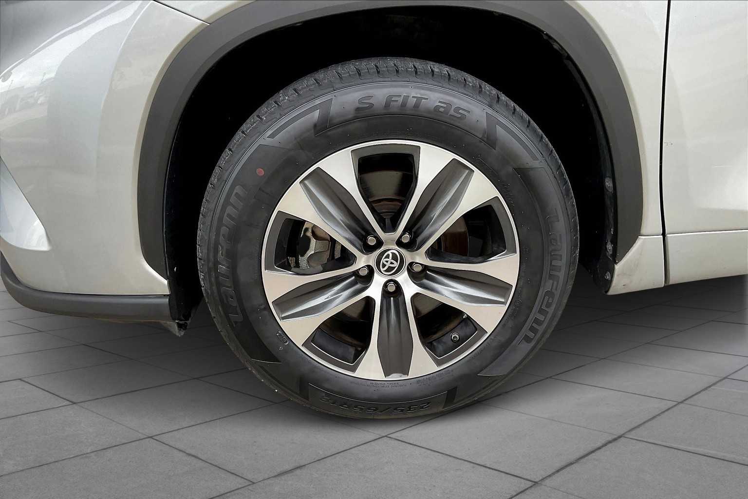 2022 Toyota Highlander XLE photo 7