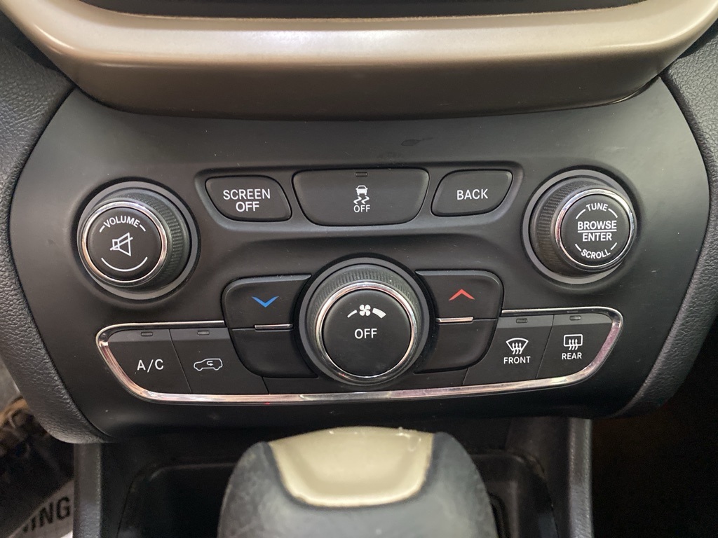 2014 Jeep Cherokee Latitude photo 20