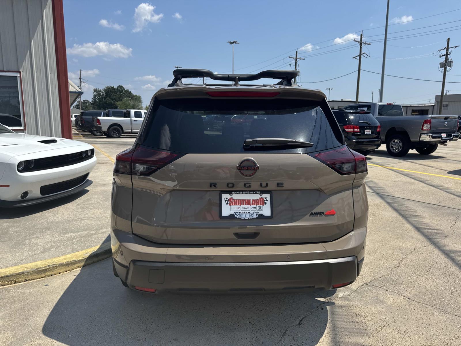 2025 Nissan Rogue SV photo 5
