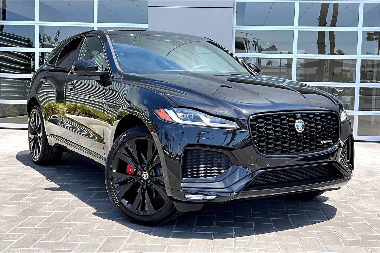 2025 Jaguar F-PACE P400 R-Dynamic S photo 2