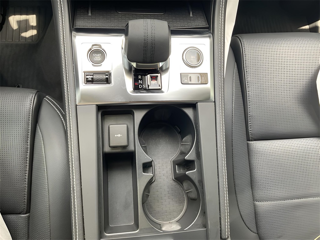 2025 Jaguar F-PACE P250 R-Dynamic S photo 12