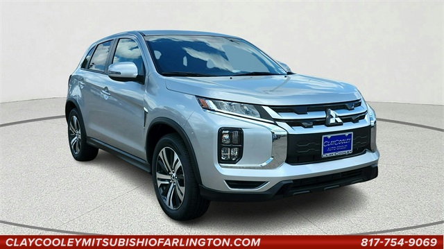 2025 Mitsubishi Outlander Sport SE's photo