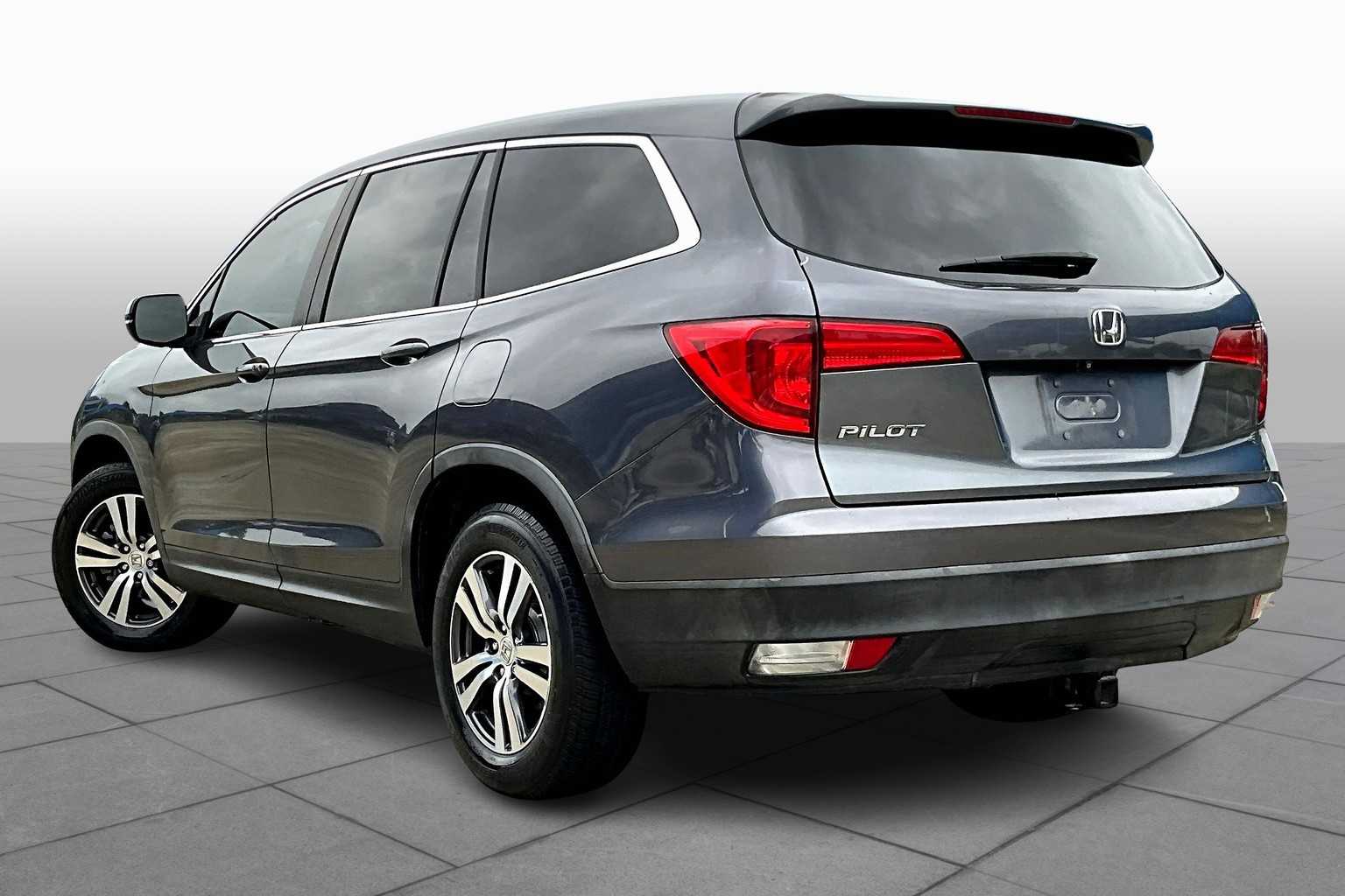 2017 Honda Pilot EX photo 11