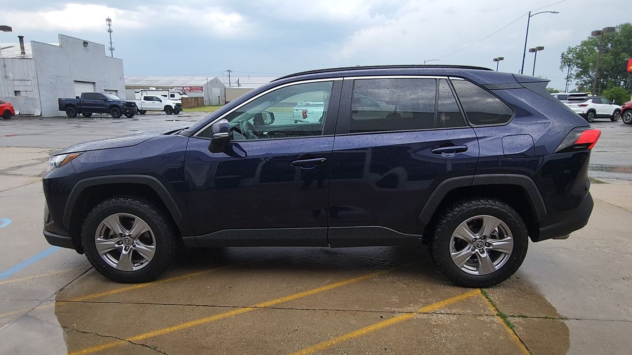 2023 Toyota RAV4 XLE photo 4