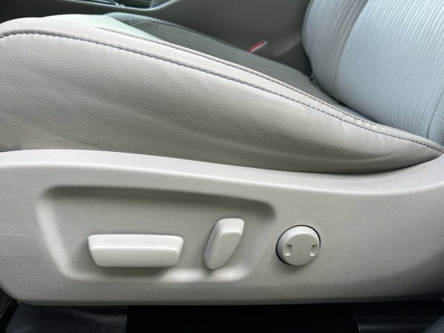 2018 Toyota Highlander LE photo 3