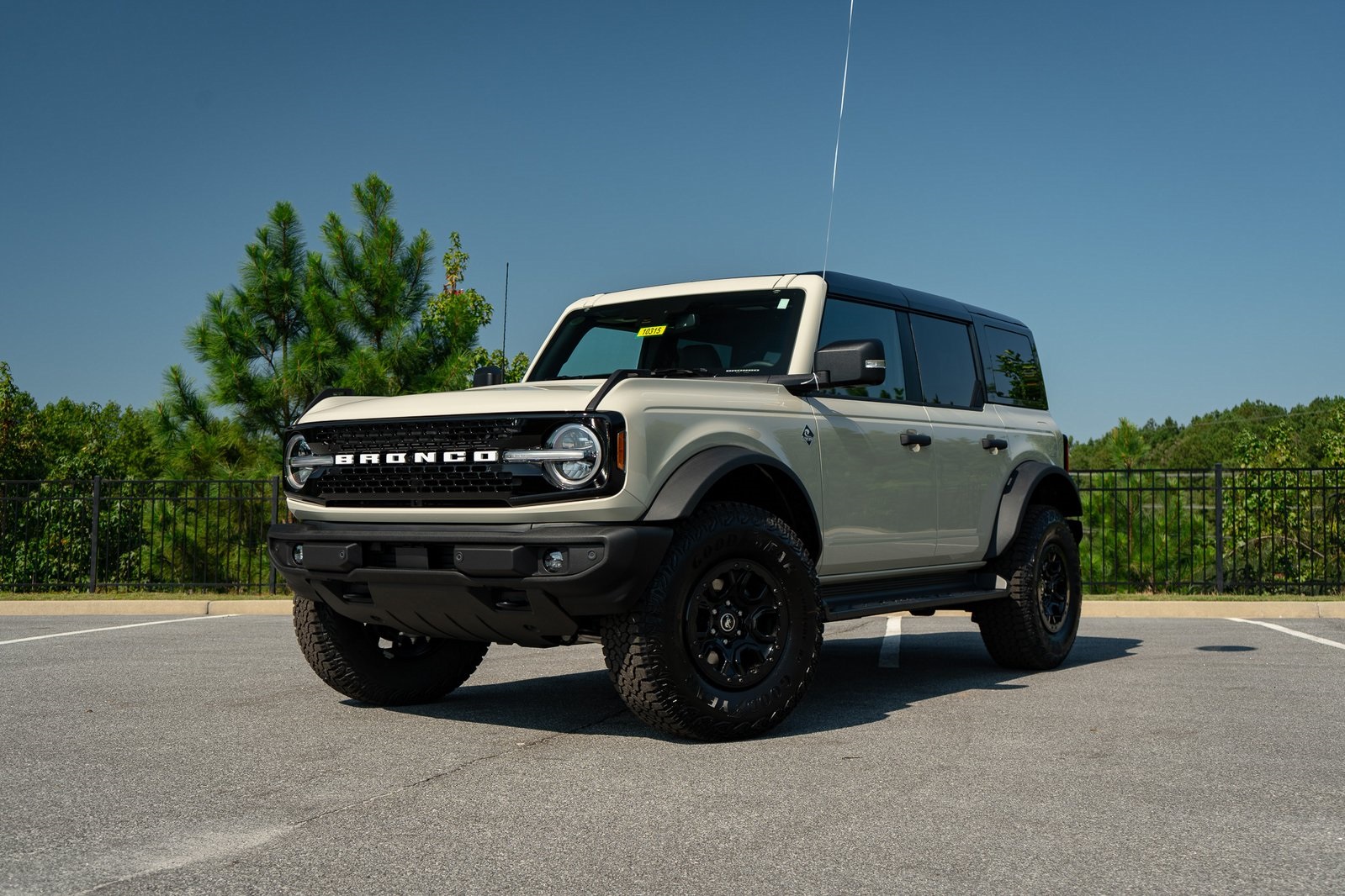 2025 Ford Bronco 4-Door Outer Banks's photo