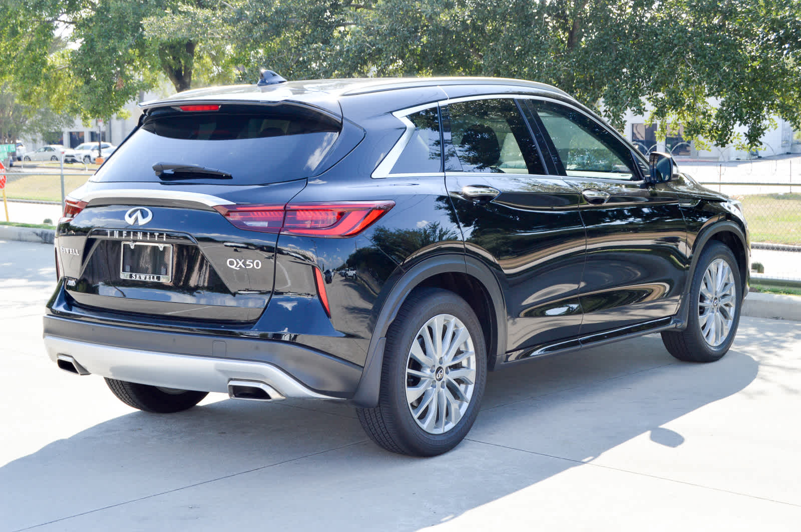2025 Infiniti QX50 Luxe photo 4