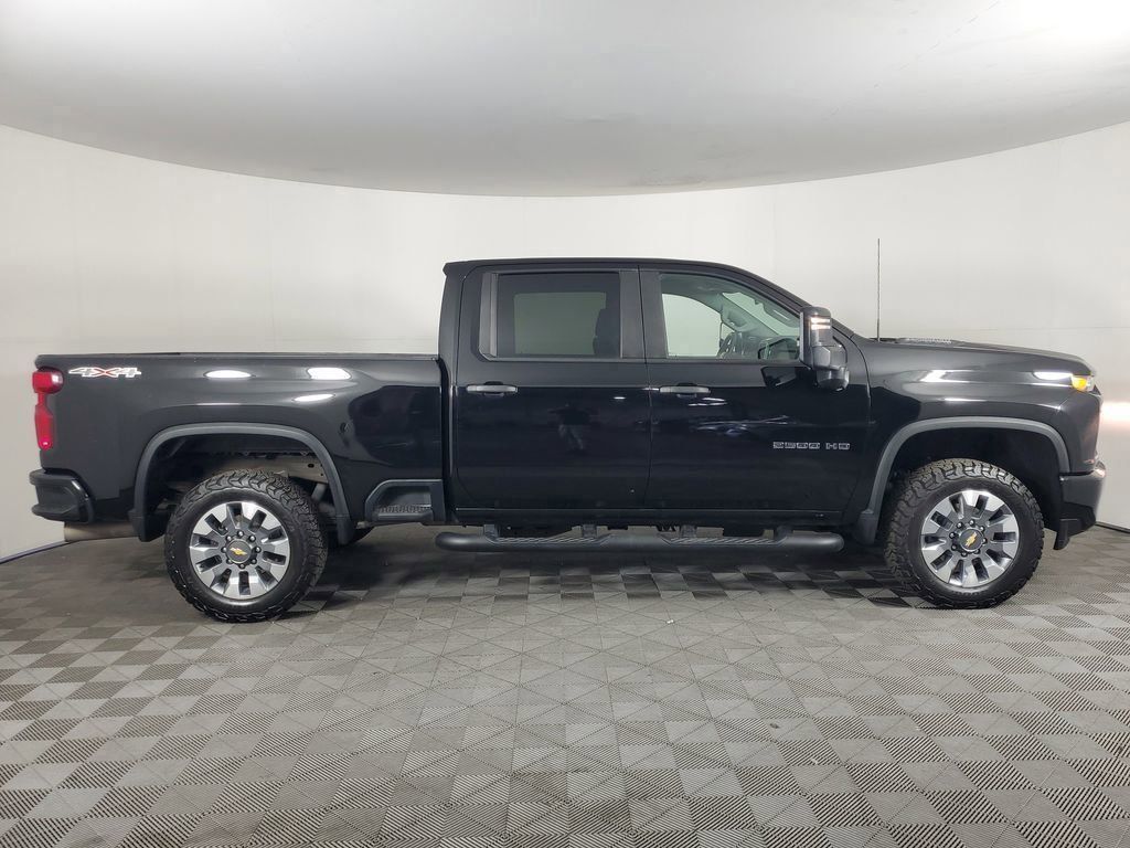 2022 Chevrolet Silverado 2500HD Custom photo 3