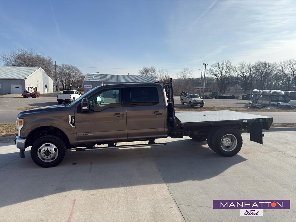 2022 Ford F-350 Super Duty Chassis Cab Lariat's photo