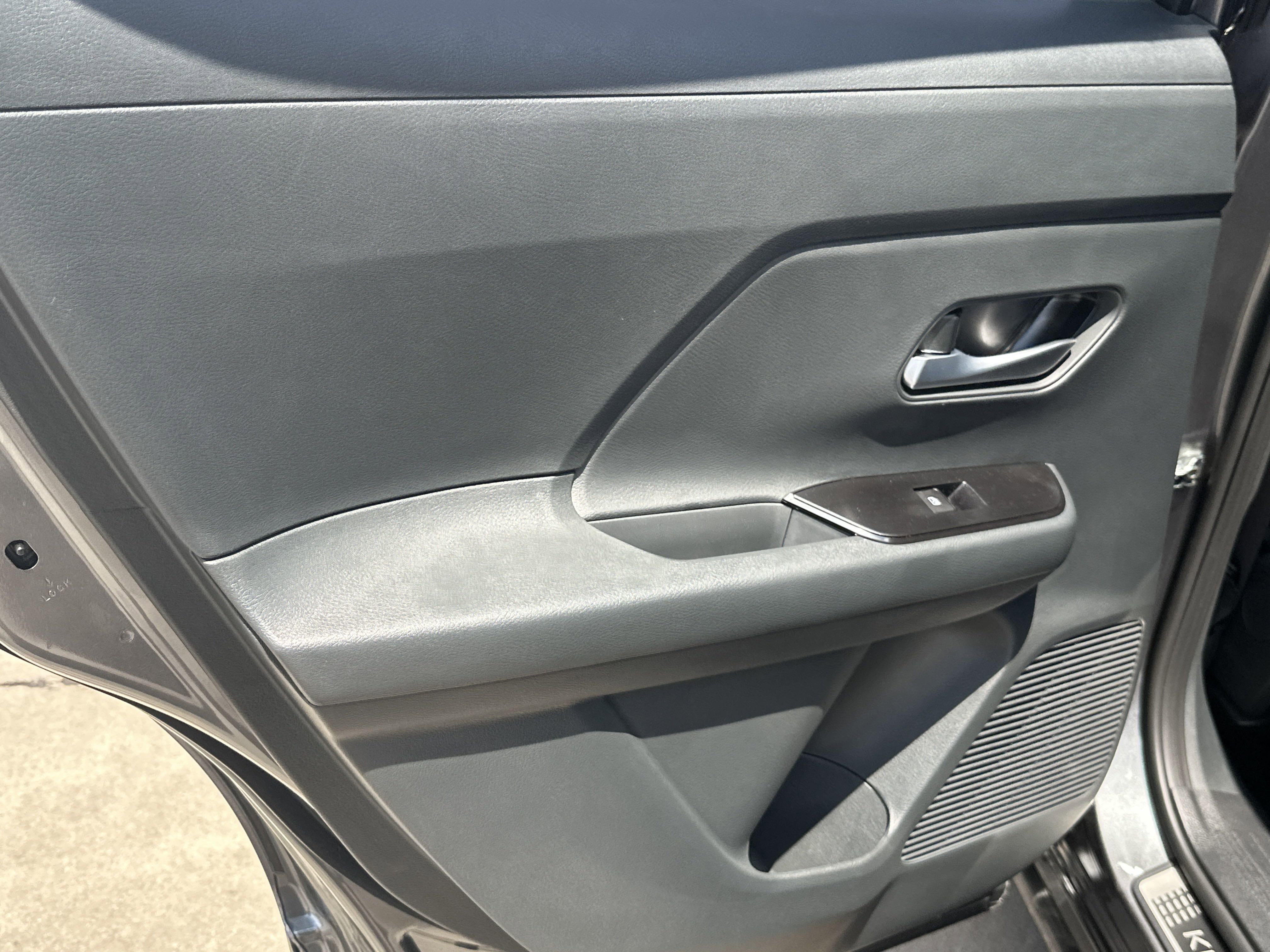 2025 Nissan Kicks SV photo 5