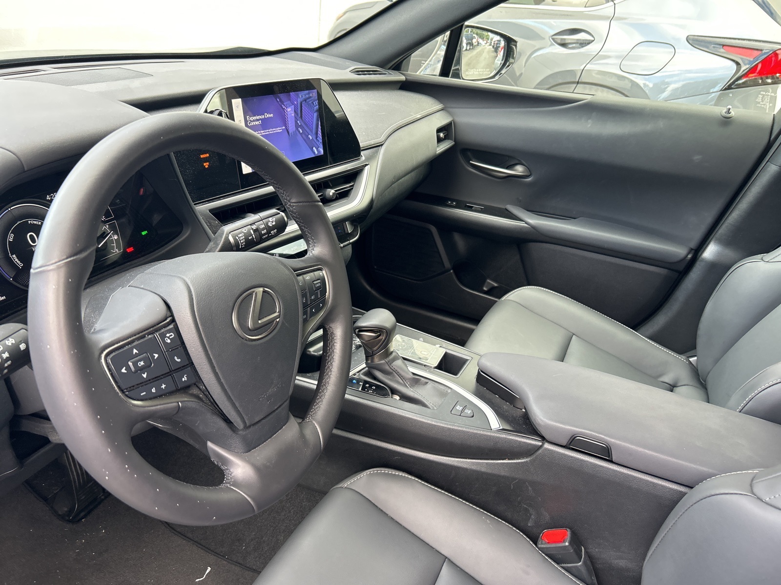 2024 Lexus UX 250h photo 11