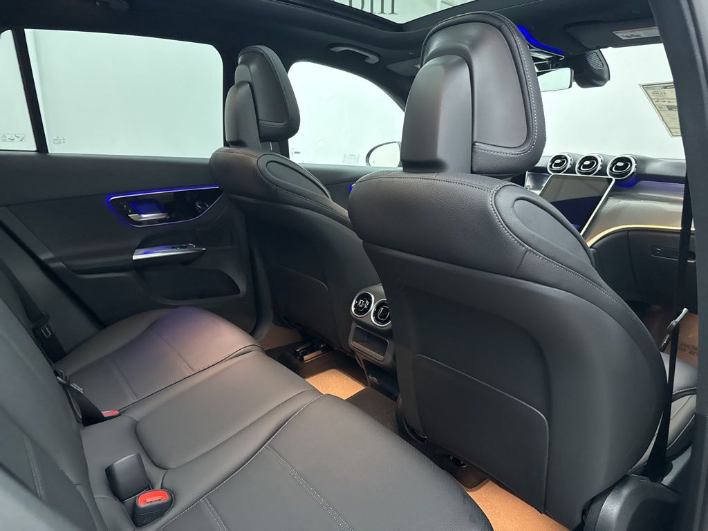 2026 Mercedes Benz GLC 300 photo 19