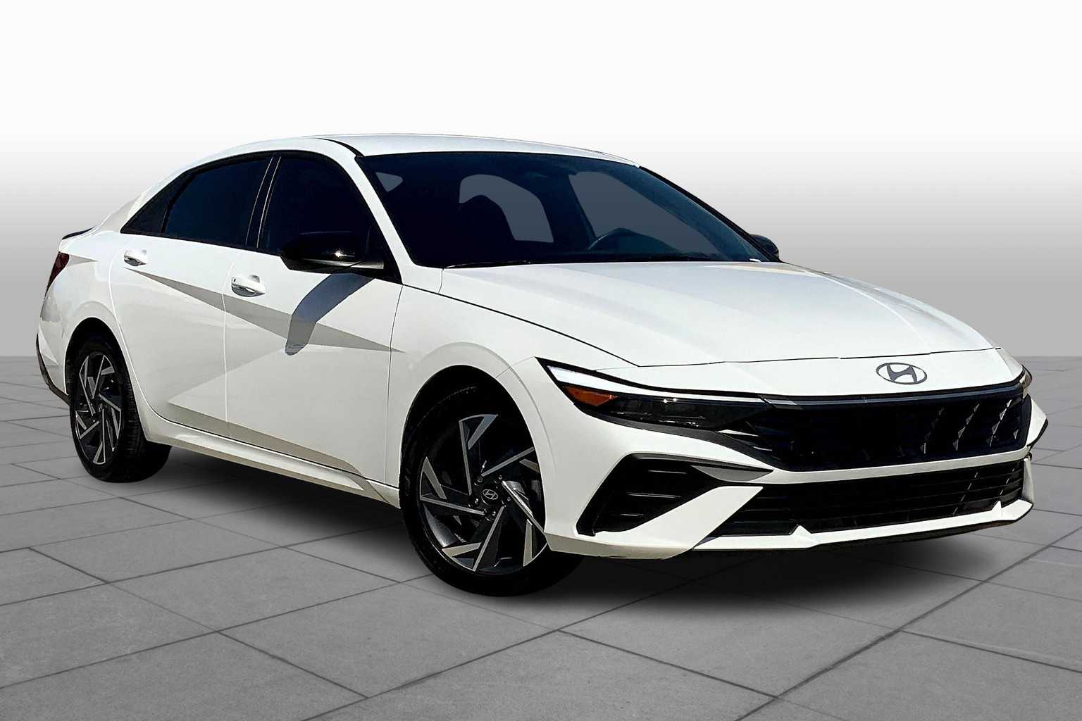 2025 Hyundai Elantra SEL Sport photo 2