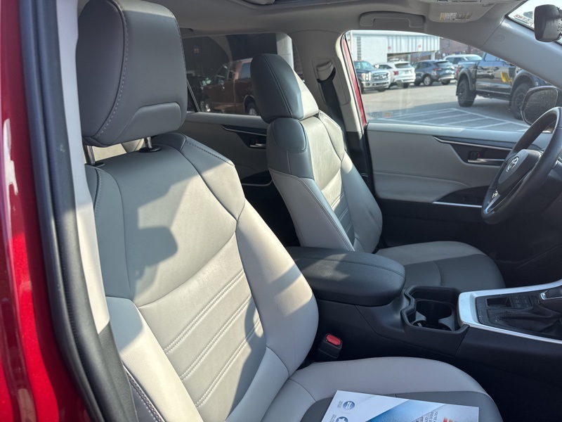 2021 Toyota RAV4 XLE Premium photo 9