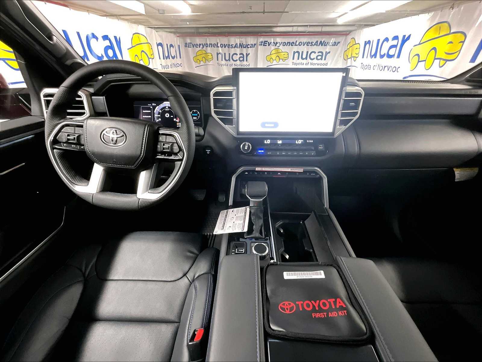 2025 Toyota Tundra Platinum CrewMax photo 11