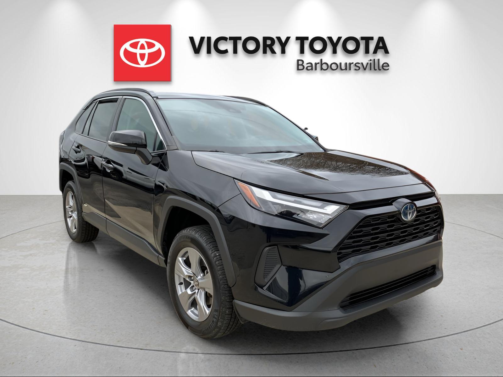 2022 Toyota RAV4 XLE's photo