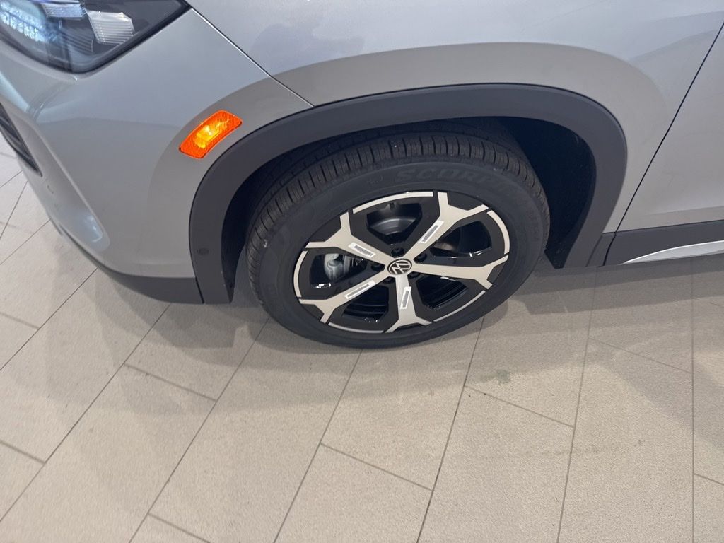 2025 Volkswagen Tiguan SE photo 9