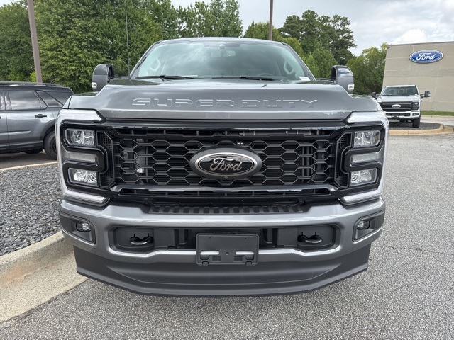 2025 Ford F-350 photo 4