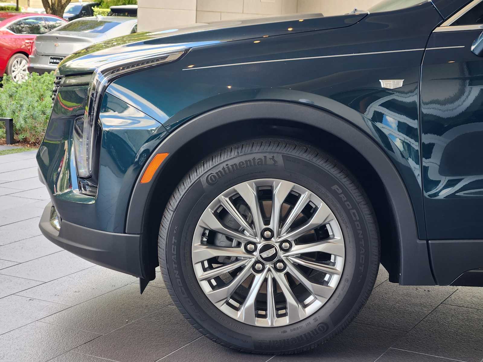 2025 Cadillac XT4 Premium Luxury photo 3