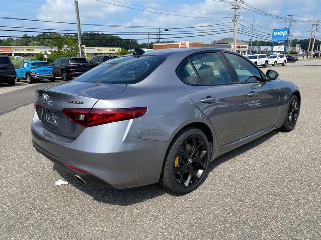 2021 Alfa Romeo Giulia Ti photo 3