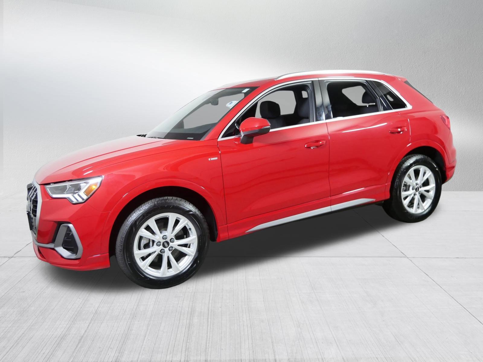 2024 Audi Q3 S line Premium photo 3