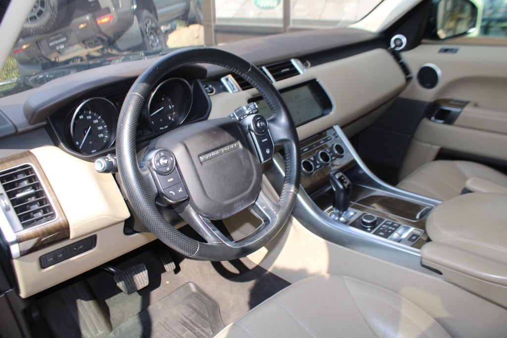 2017 Land Rover Range Rover Sport HSE photo 4