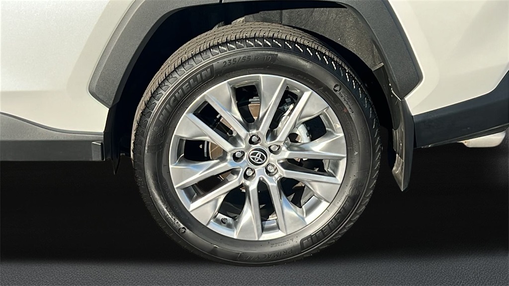 2024 Toyota RAV4 XLE Premium photo 4