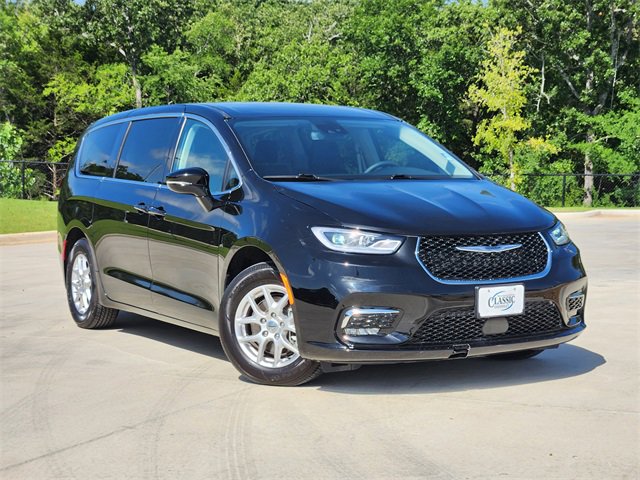 2024 Chrysler Pacifica Touring L's photo