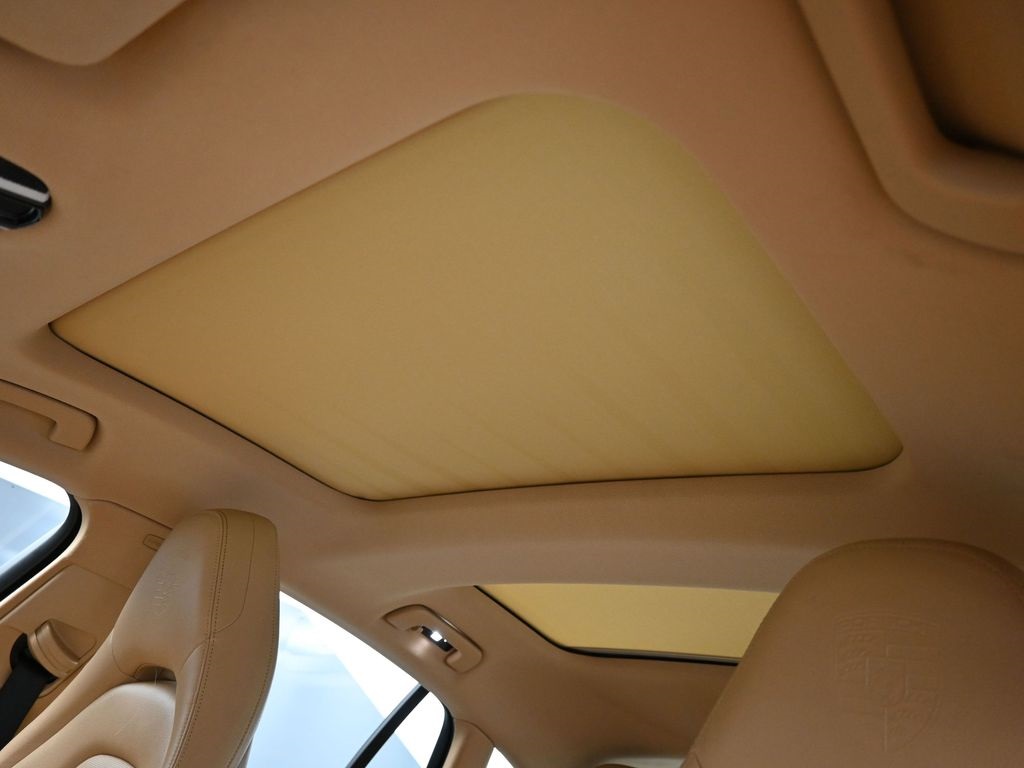 2019 Porsche Panamera Base photo 22