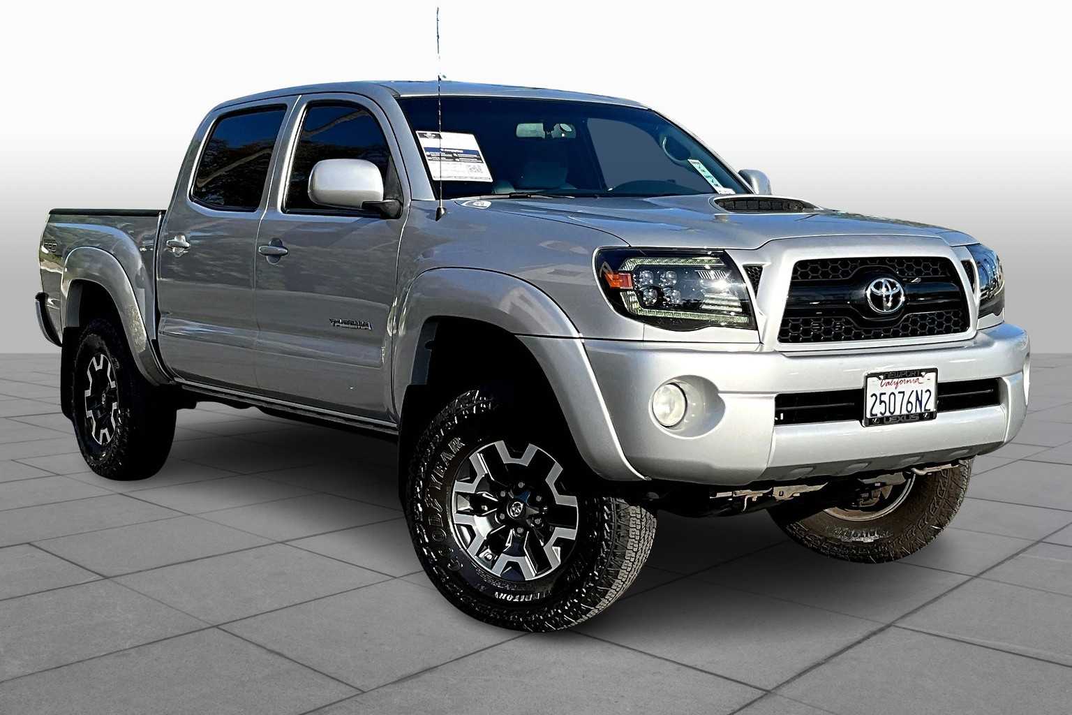 2011 Toyota Tacoma PreRunner photo 2