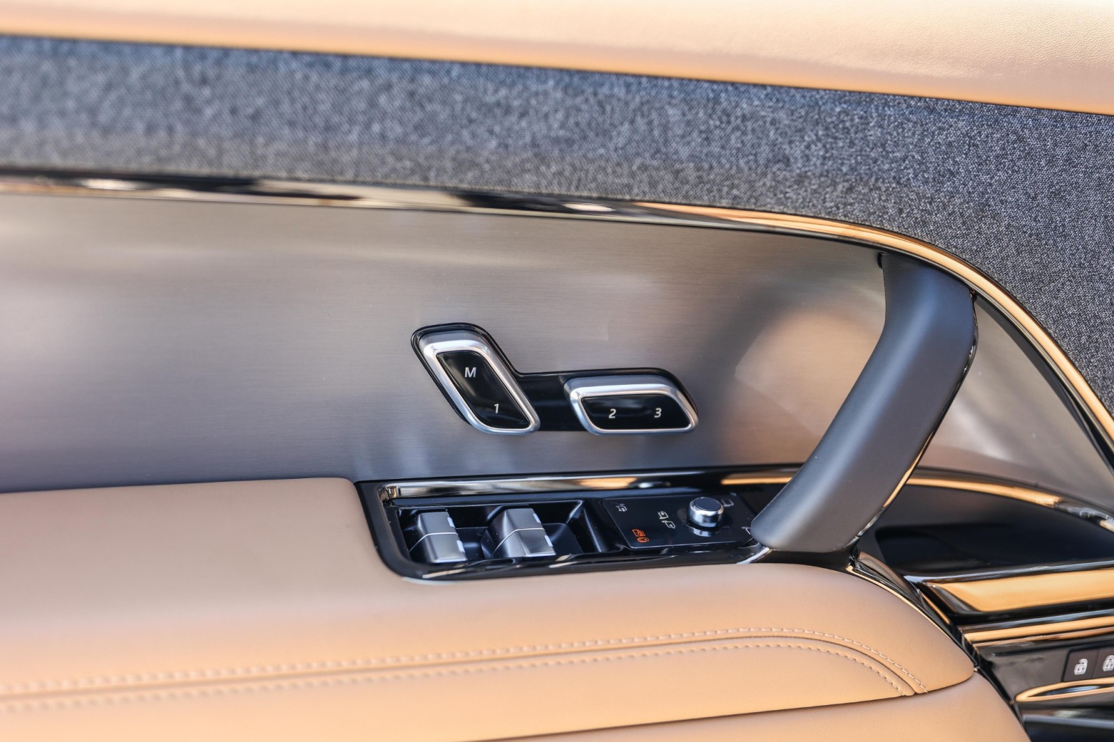 2025 Land Rover Range Rover Sport SE photo 18