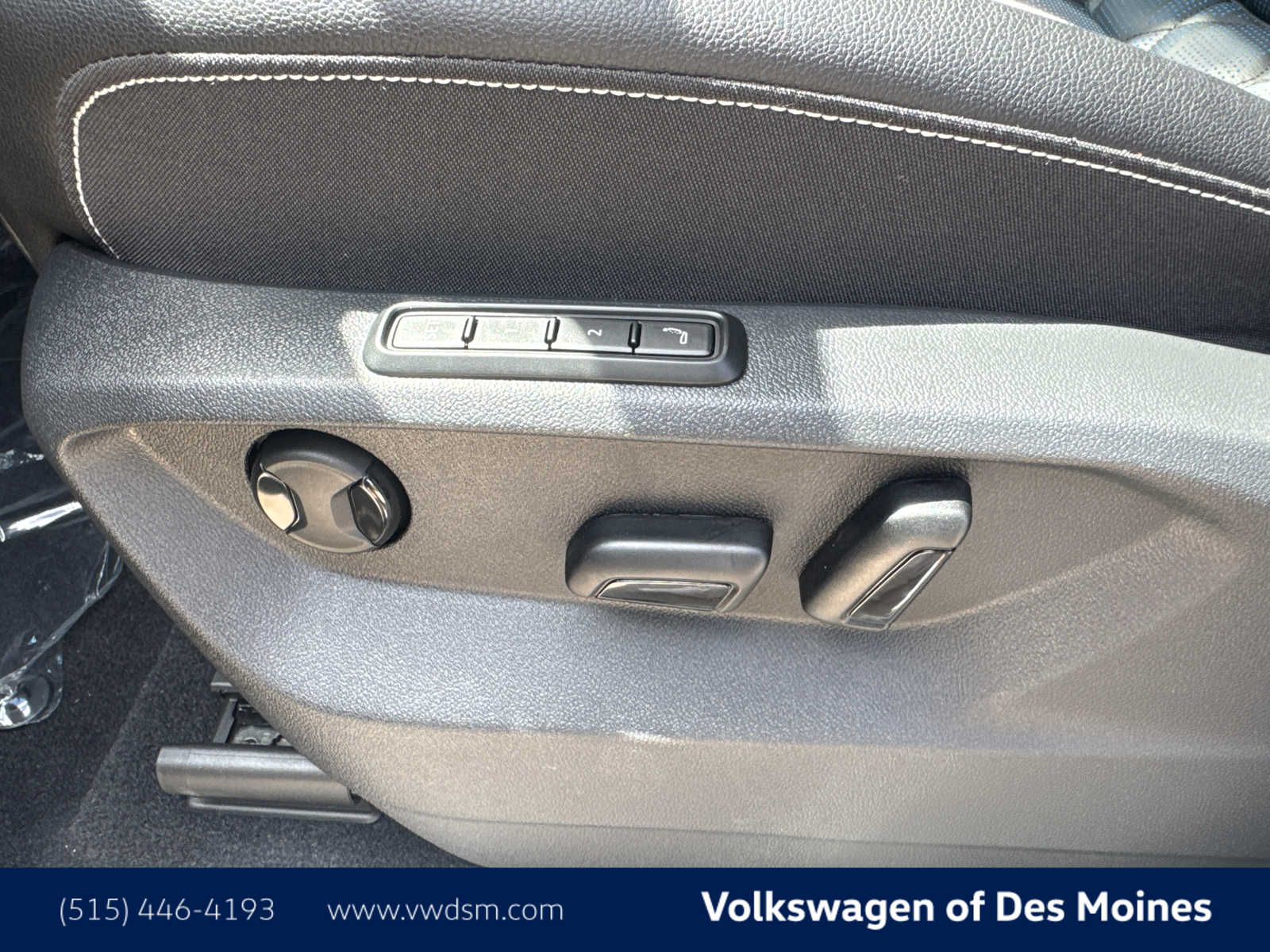 2025 Volkswagen Atlas Cross Sport SEL Premium R-Line photo 21