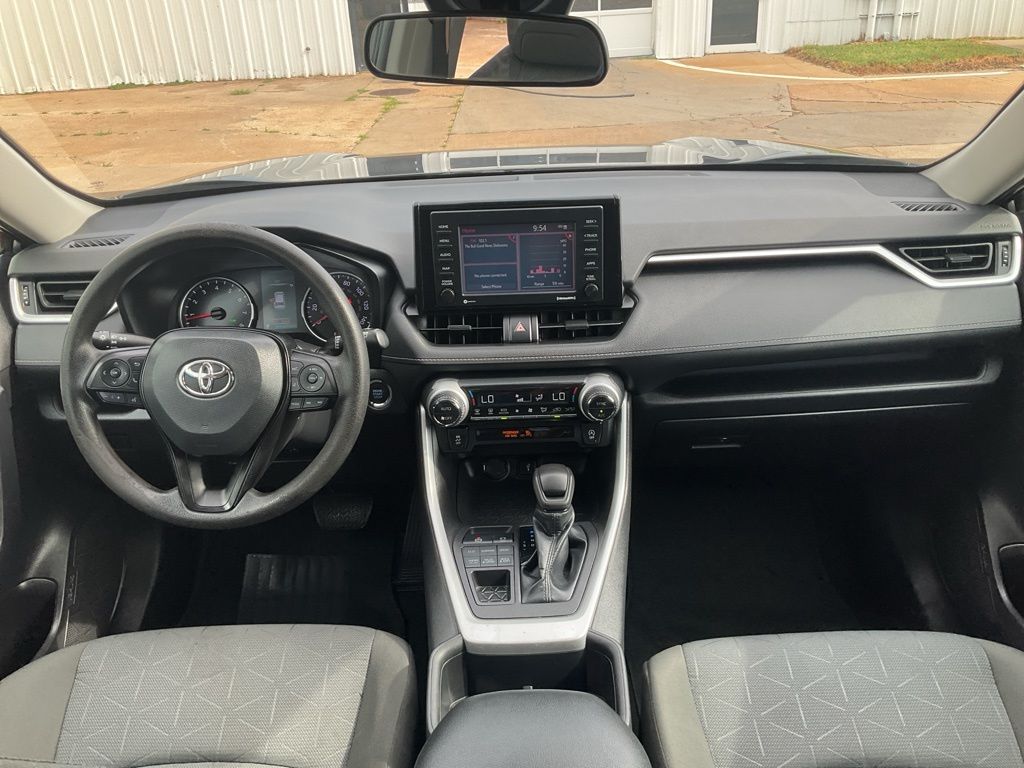 2022 Toyota RAV4 XLE photo 3