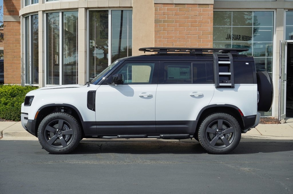 2025 Land Rover Defender 110 S photo 2