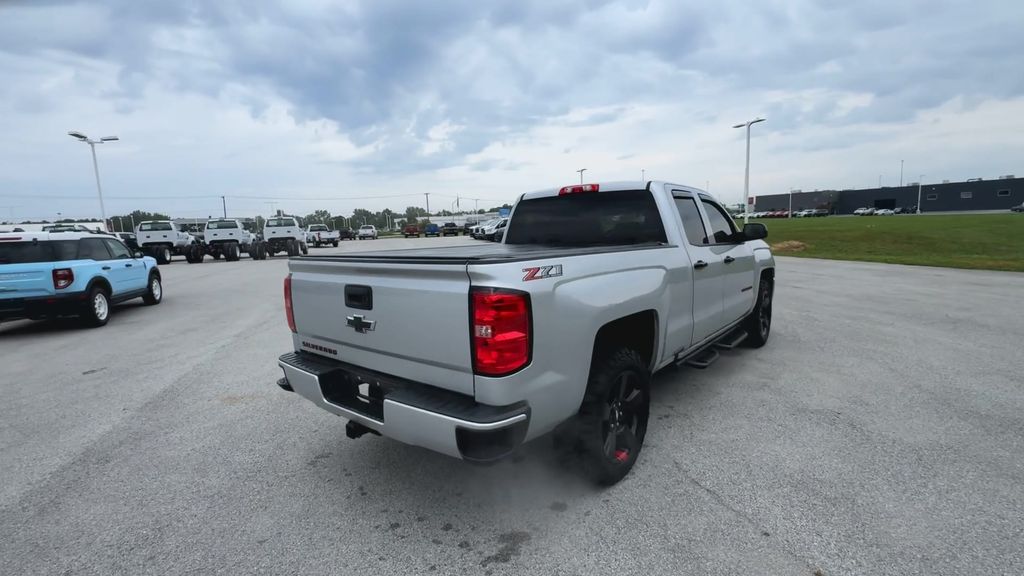 2018 Chevrolet Silverado 1500 LT photo 8