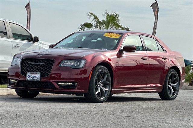 2023 Chrysler 300 Touring L photo 8