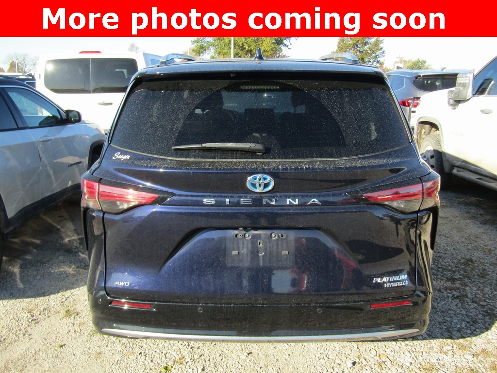 2023 Toyota Sienna Platinum photo 3
