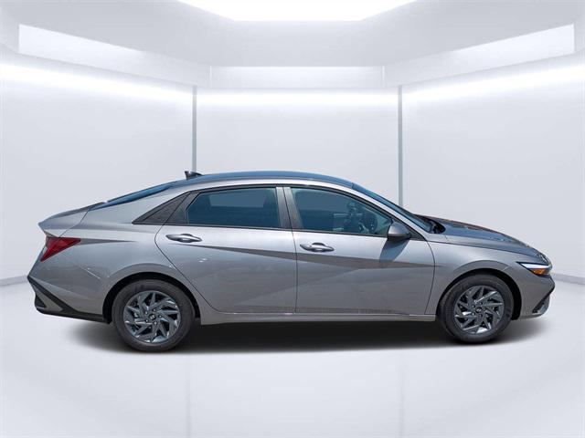 2025 Hyundai Elantra Hybrid Blue photo 2