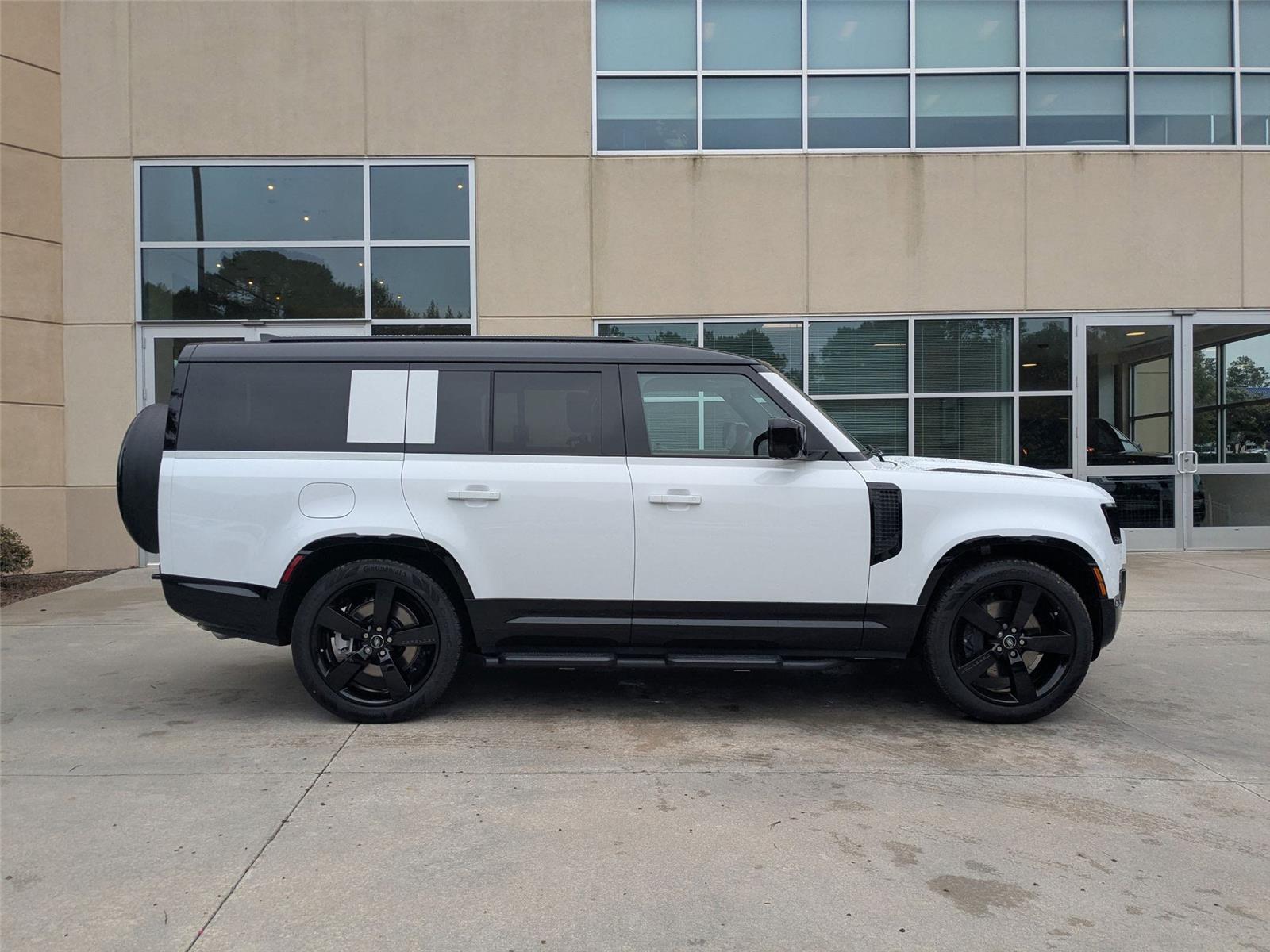 2025 Land Rover Defender 130 X-Dynamic SE photo 4